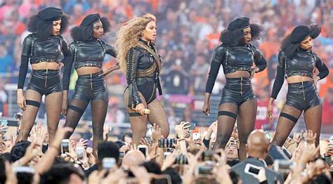 B­e­y­o­n­c­e­­n­i­n­ ­k­a­r­a­ ­p­a­n­t­e­r­ ­ş­o­v­u­ ­A­B­D­­y­i­ ­k­a­r­ı­ş­t­ı­r­d­ı­